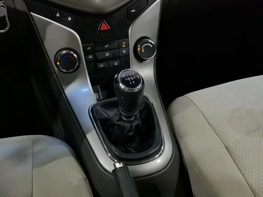 Chevrolet Cruze 2015 — фото 13