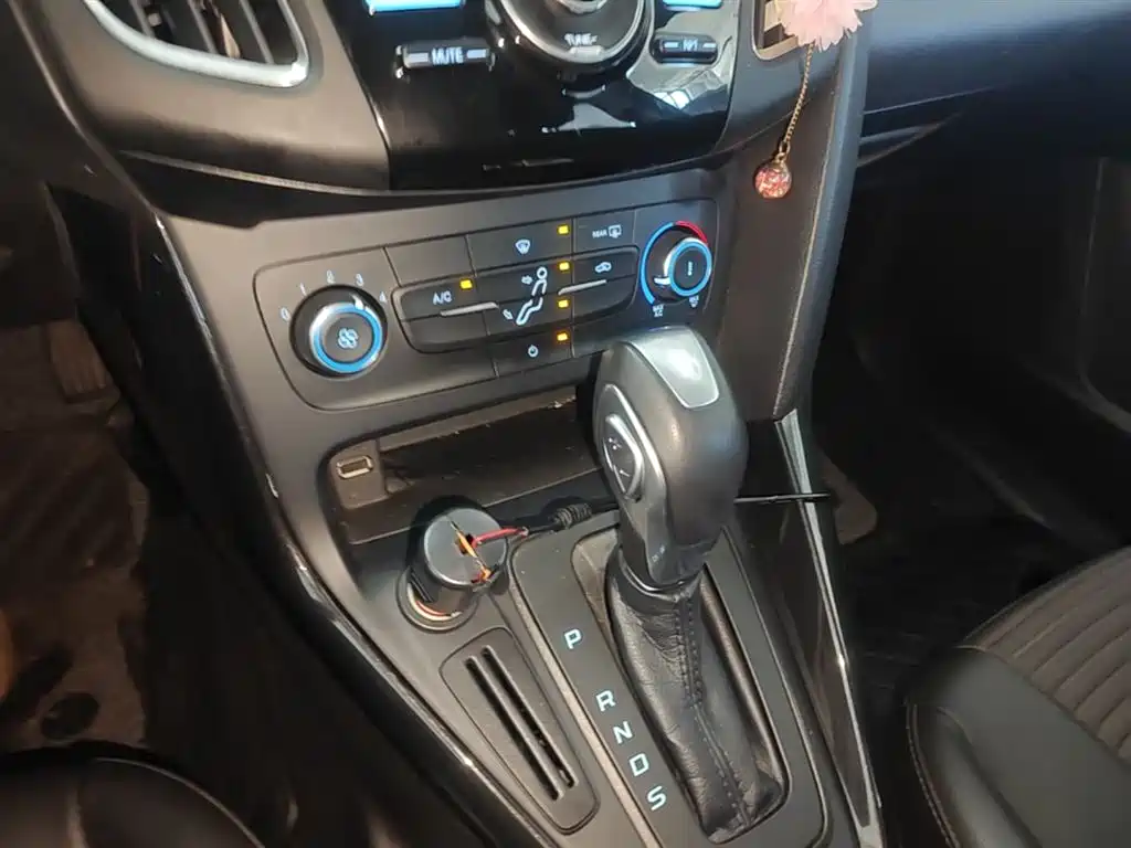 Ford Focus 2019 — фото 14