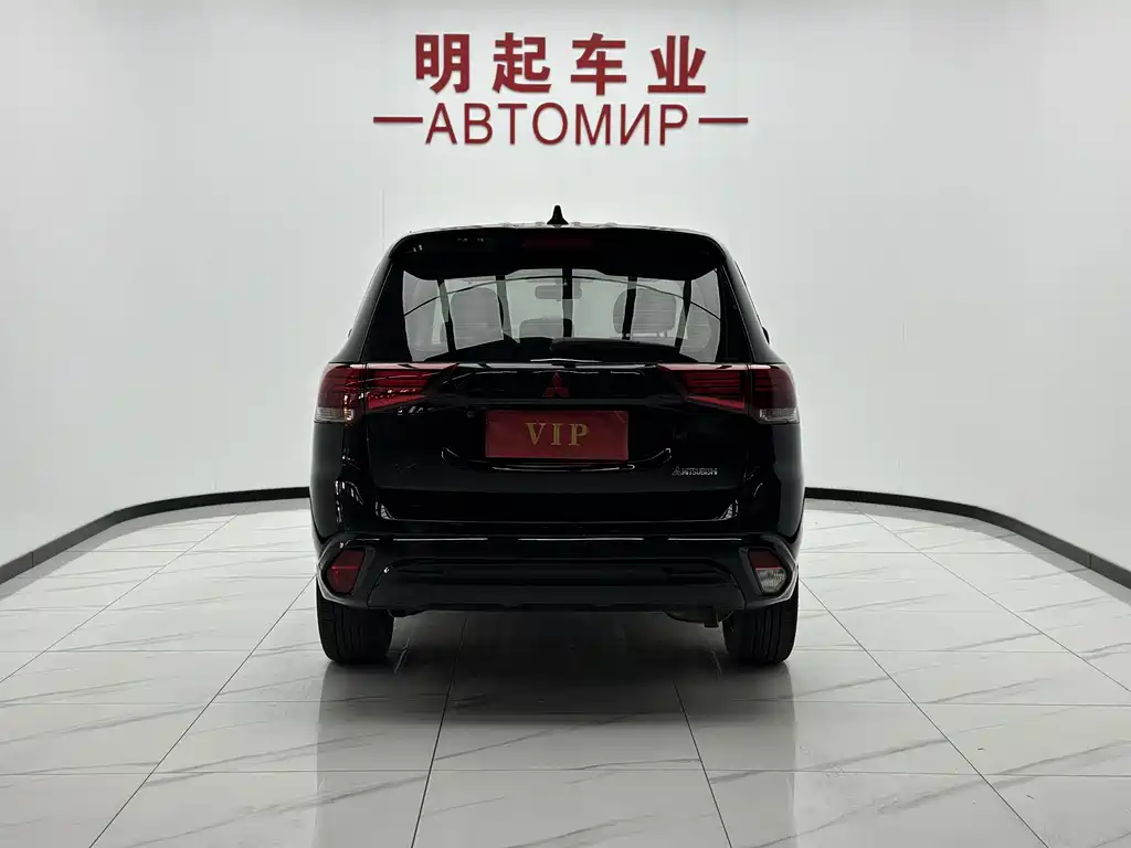 Mitsubishi Outlander 2022 — фото 10