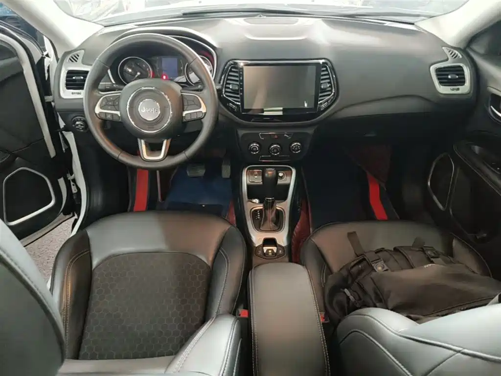 Jeep Compass 2018 — фото 10