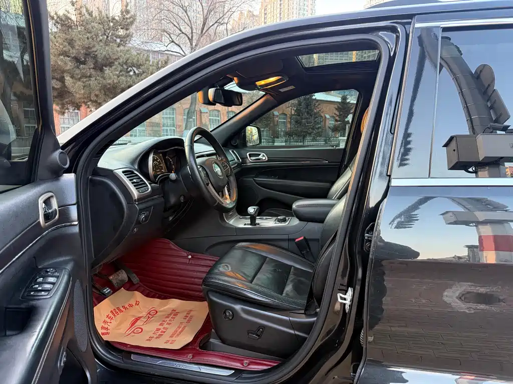 Jeep Grand Cherokee 2014 — фото 14