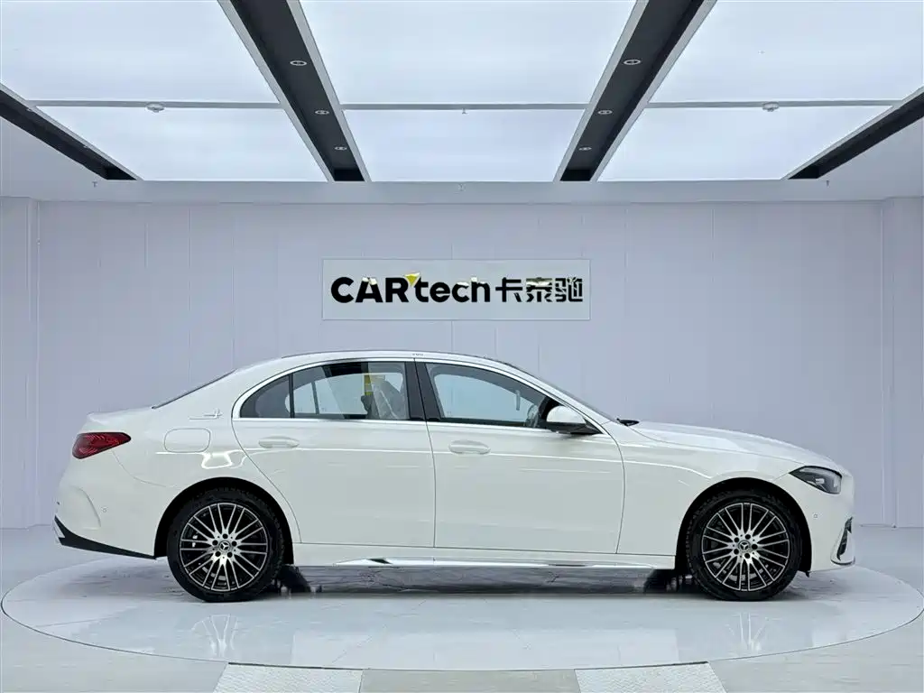 Mercedes-Benz C-Class 2024 — фото 3