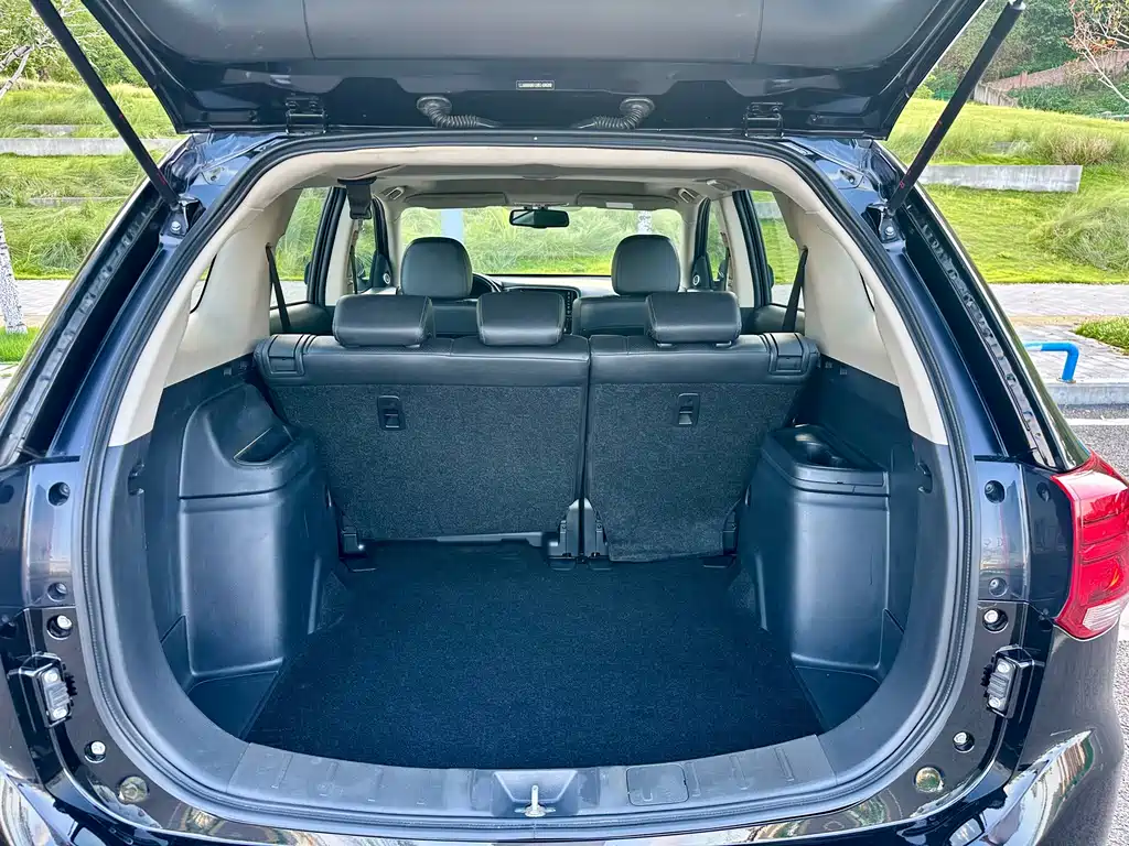 Mitsubishi Outlander 2018 — фото 26