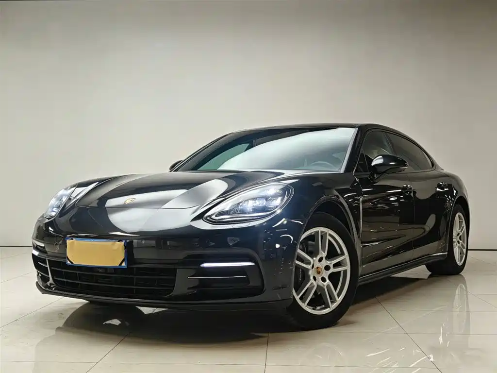 Porsche Panamera 2018 — фото 1