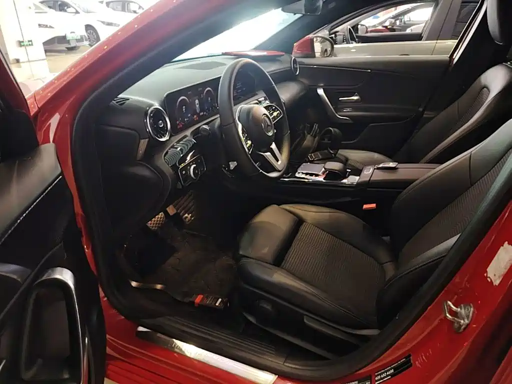 Mercedes-Benz A-Class 2019 — фото 16