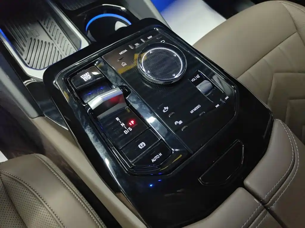 BMW 5 Series 2024 — фото 14