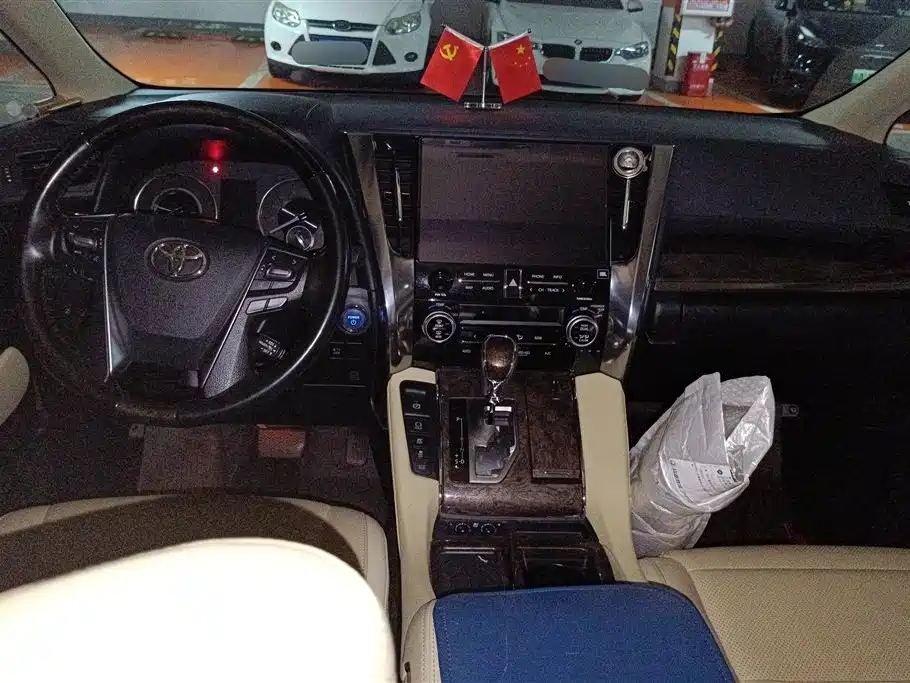 Toyota Alphard 2021 — фото 12