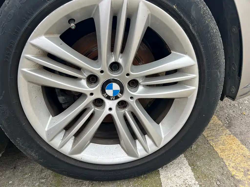 BMW 3 Series 2017 — фото 10