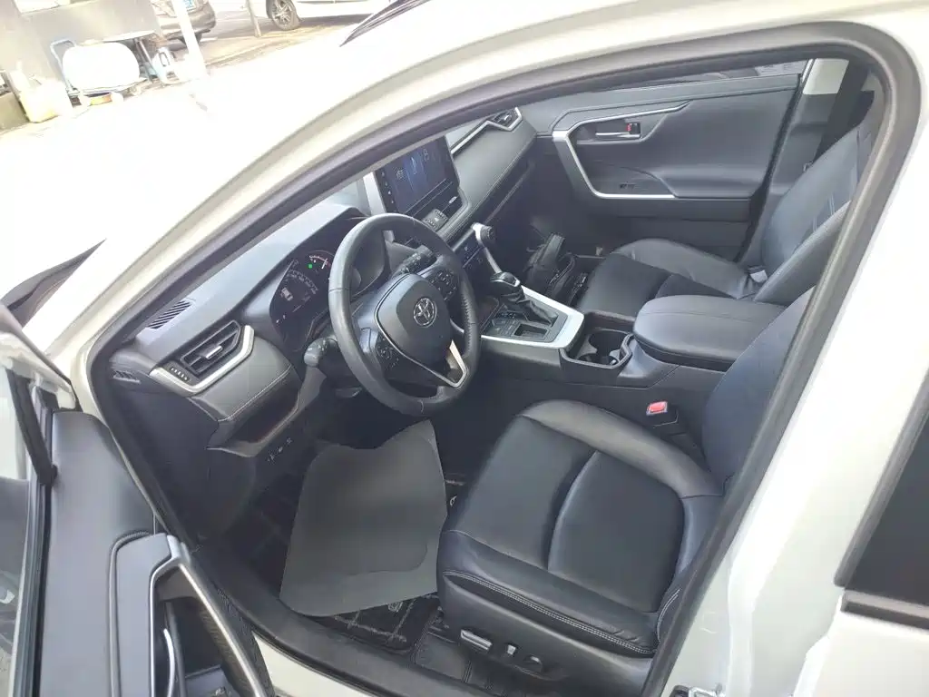 Toyota RAV4 2020 — фото 12