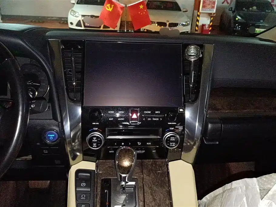 Toyota Alphard 2021 — фото 13