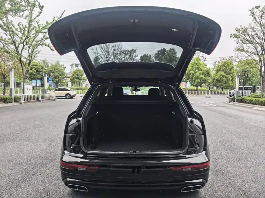 Audi Q5L 2023 — фото 17