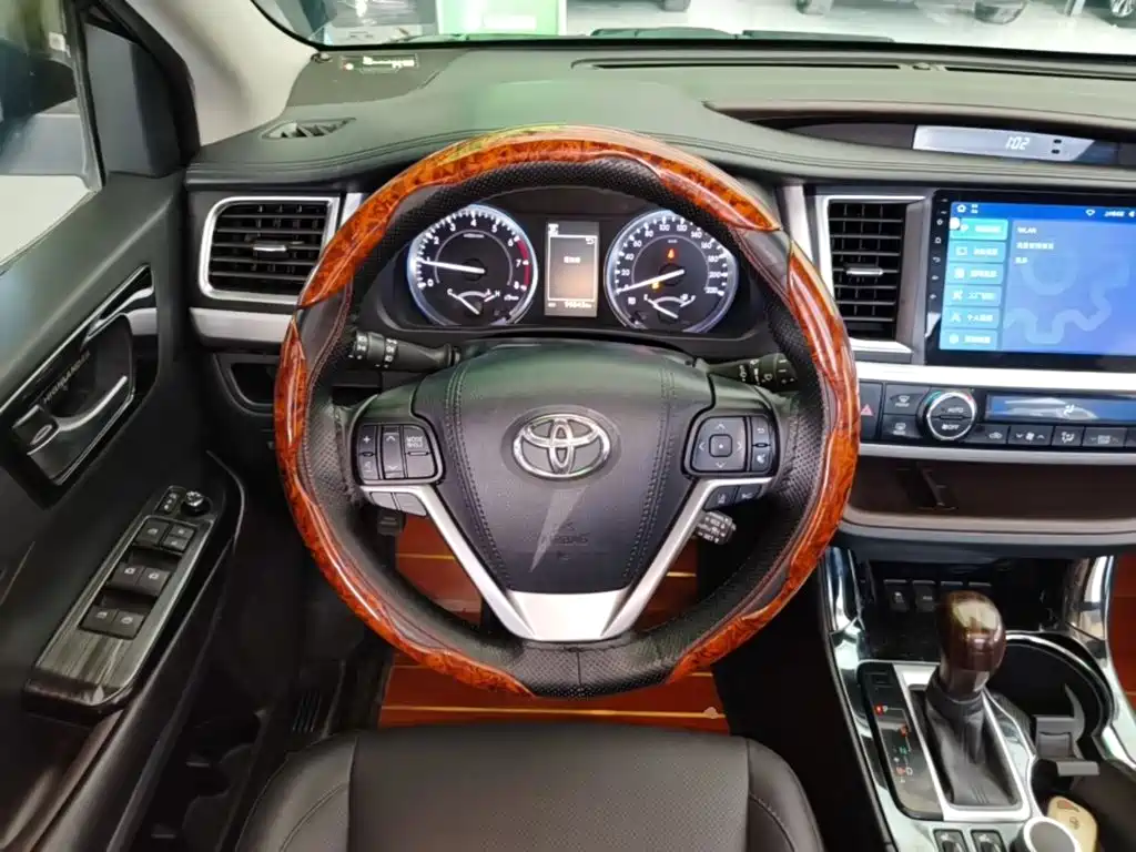 Toyota Highlander 2020 — фото 11