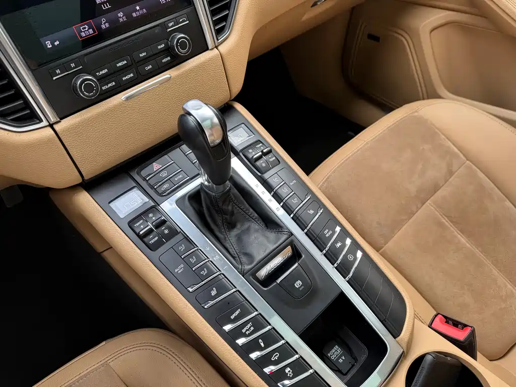 Porsche Macan 2017 — фото 15