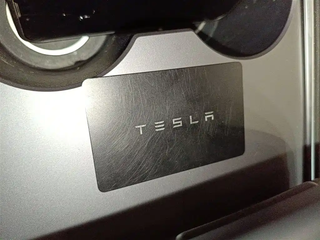 Tesla Model Y 2022 — фото 9