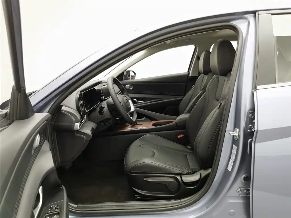 Hyundai Elantra 2024 — фото 10