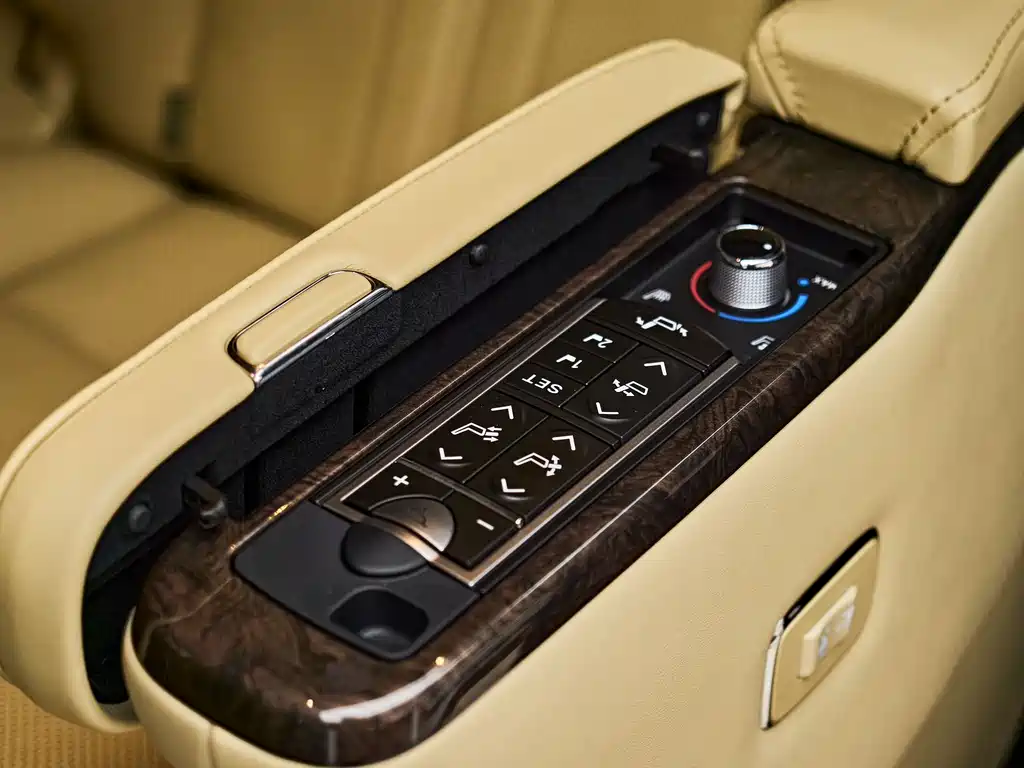 Toyota Alphard 2021 — фото 14