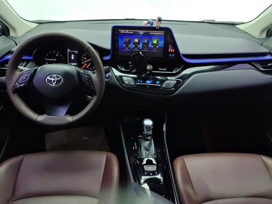 Toyota C-HR 2020 — фото 12