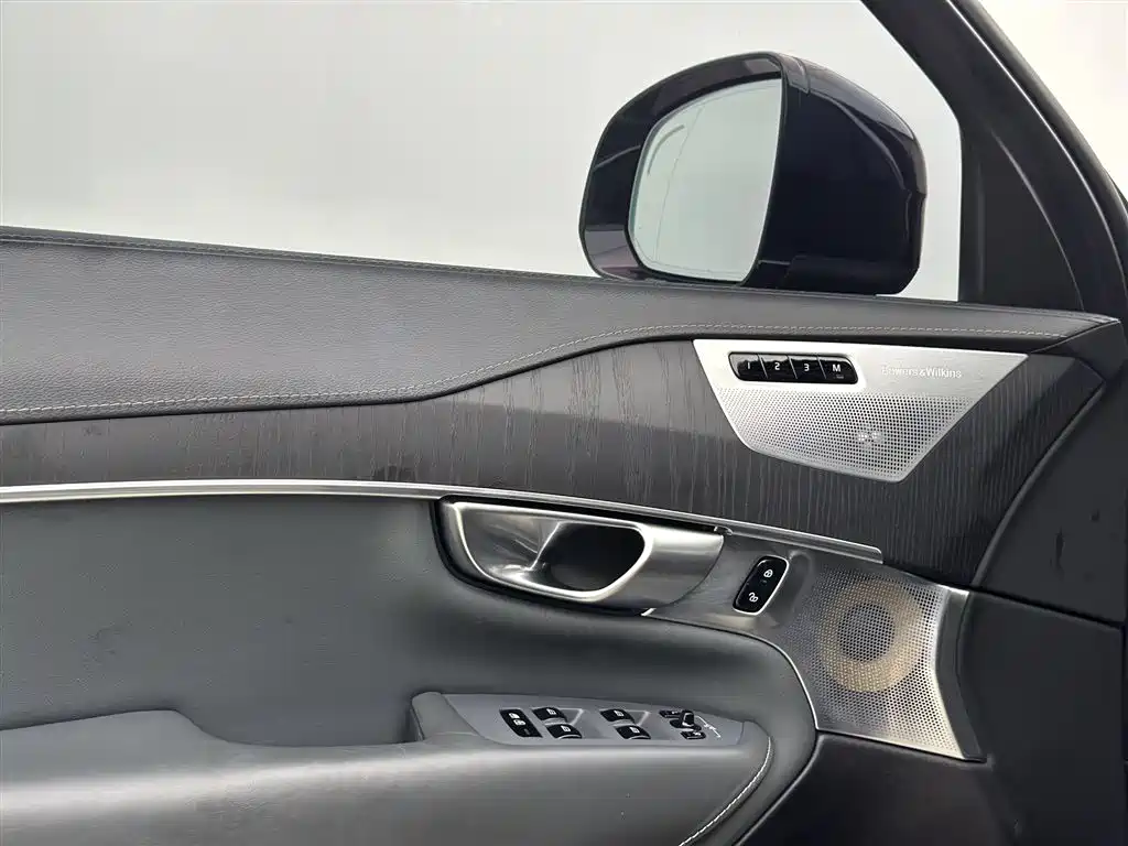 Volvo XC90 2020 — фото 17