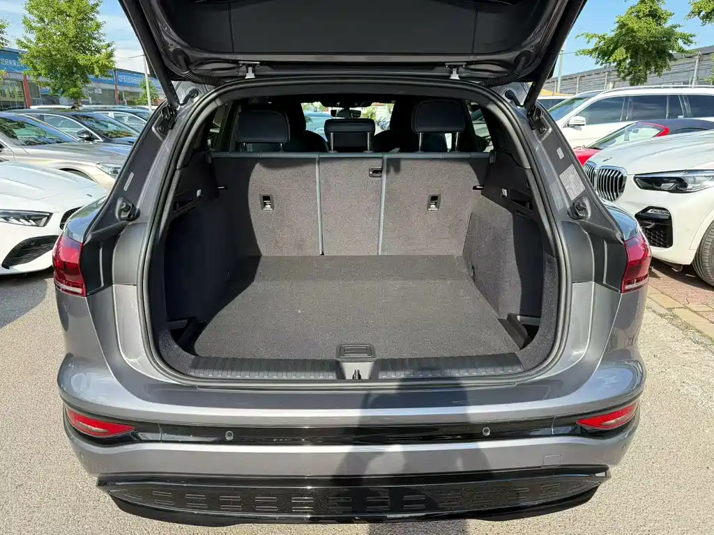Audi Q6L e-tron 2025 — фото 8