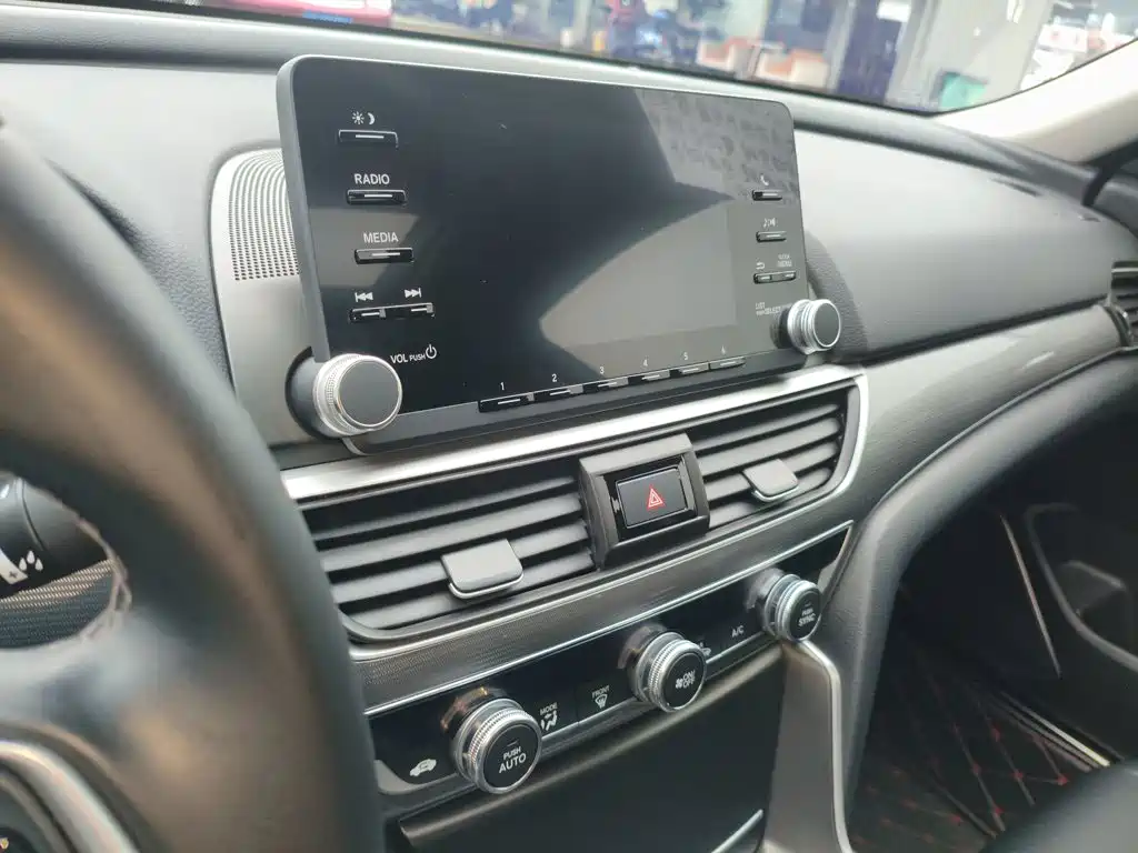 Honda Accord 2020 — фото 9