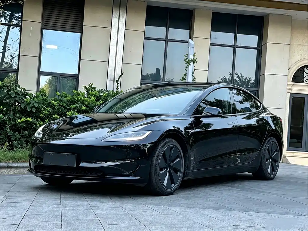 Tesla Model 3 2024 — фото 1