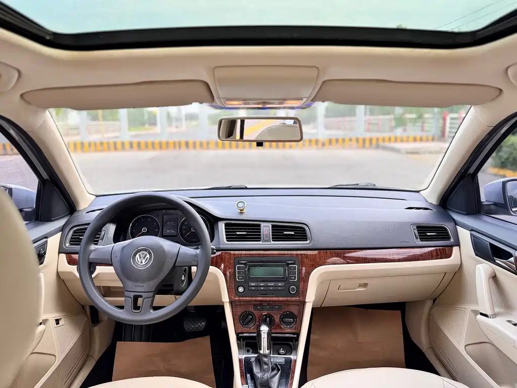 Volkswagen Lavida 2012