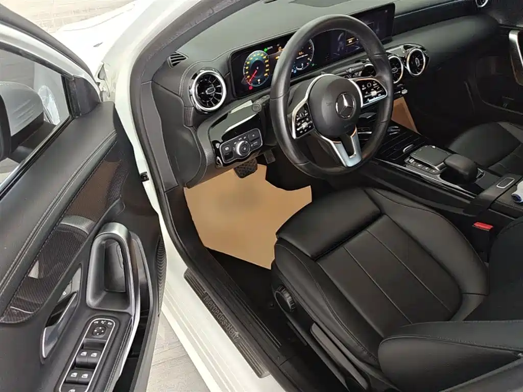 Mercedes-Benz A-Class 2023 — фото 16