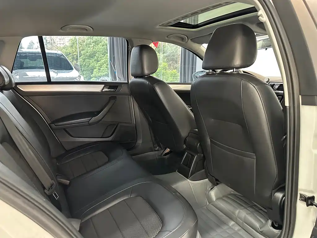 Skoda Rapid Spaceback 2016 — фото 31