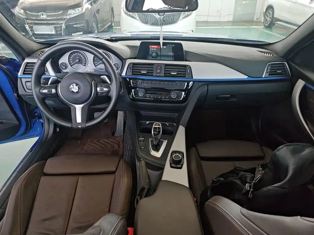 BMW 3 Series 2019 — фото 10