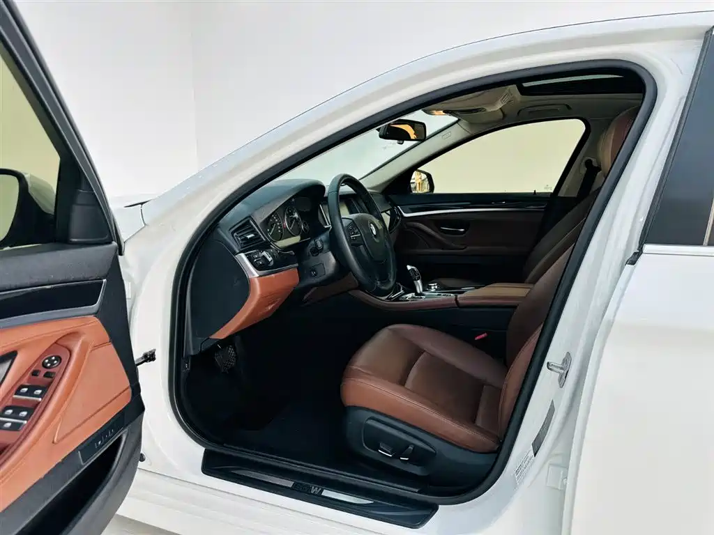 BMW 5 Series 2014 — фото 13