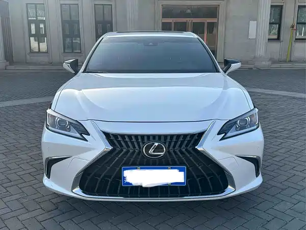 Lexus ES 2023