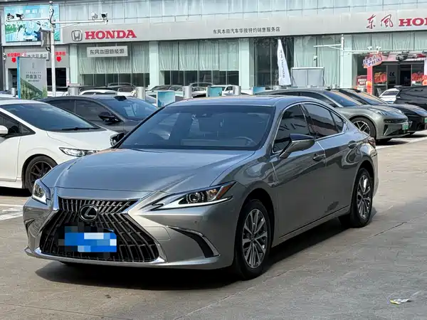 Lexus ES 2023