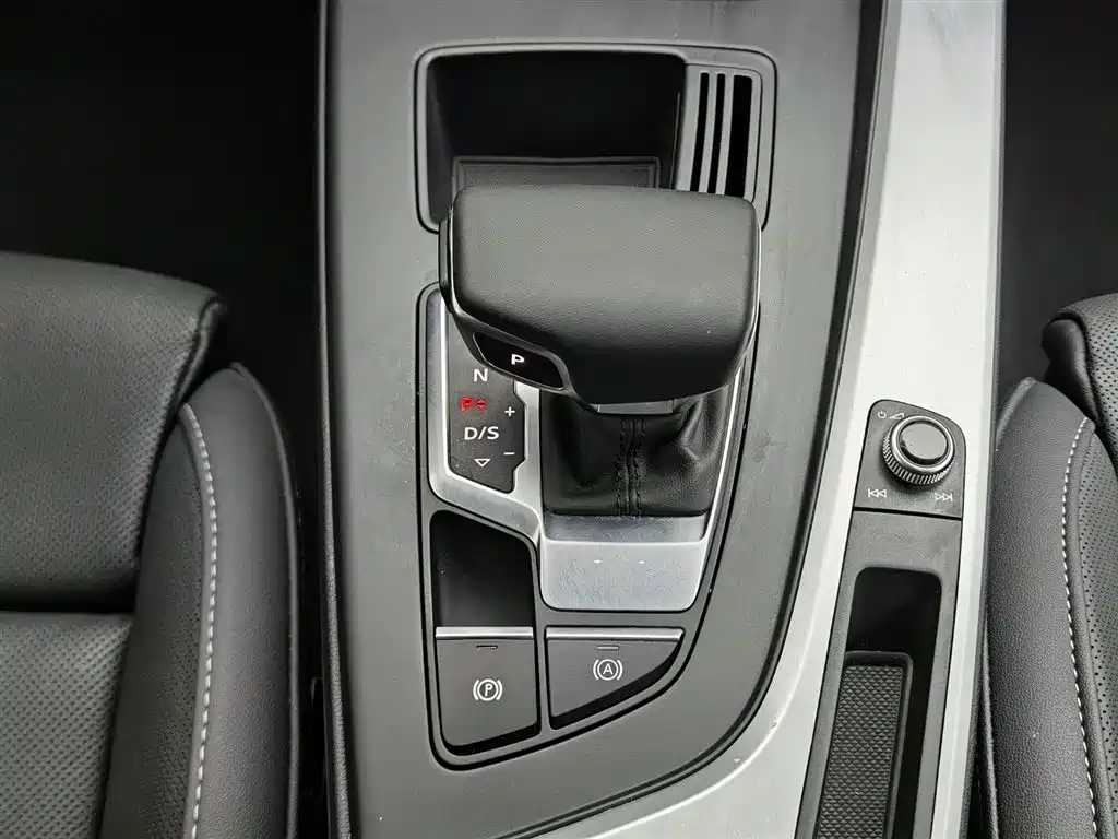 Audi A4L 2021 — фото 13