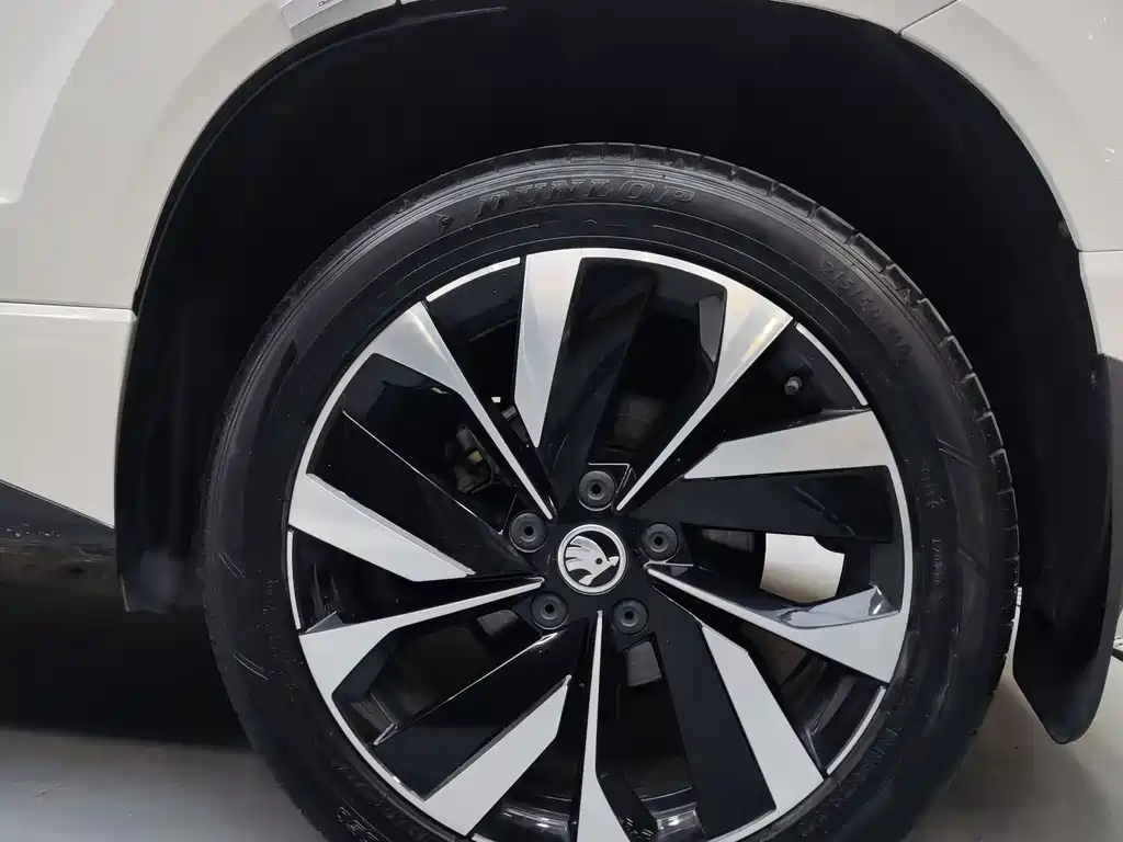 Skoda Korok 2022 — фото 15