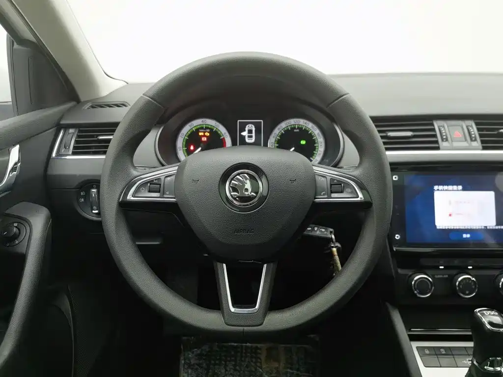 Skoda Octavia 2019 — фото 11