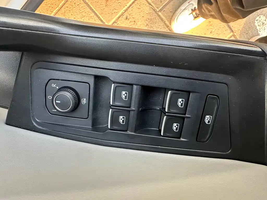 Volkswagen T-Roc 2023 — фото 11