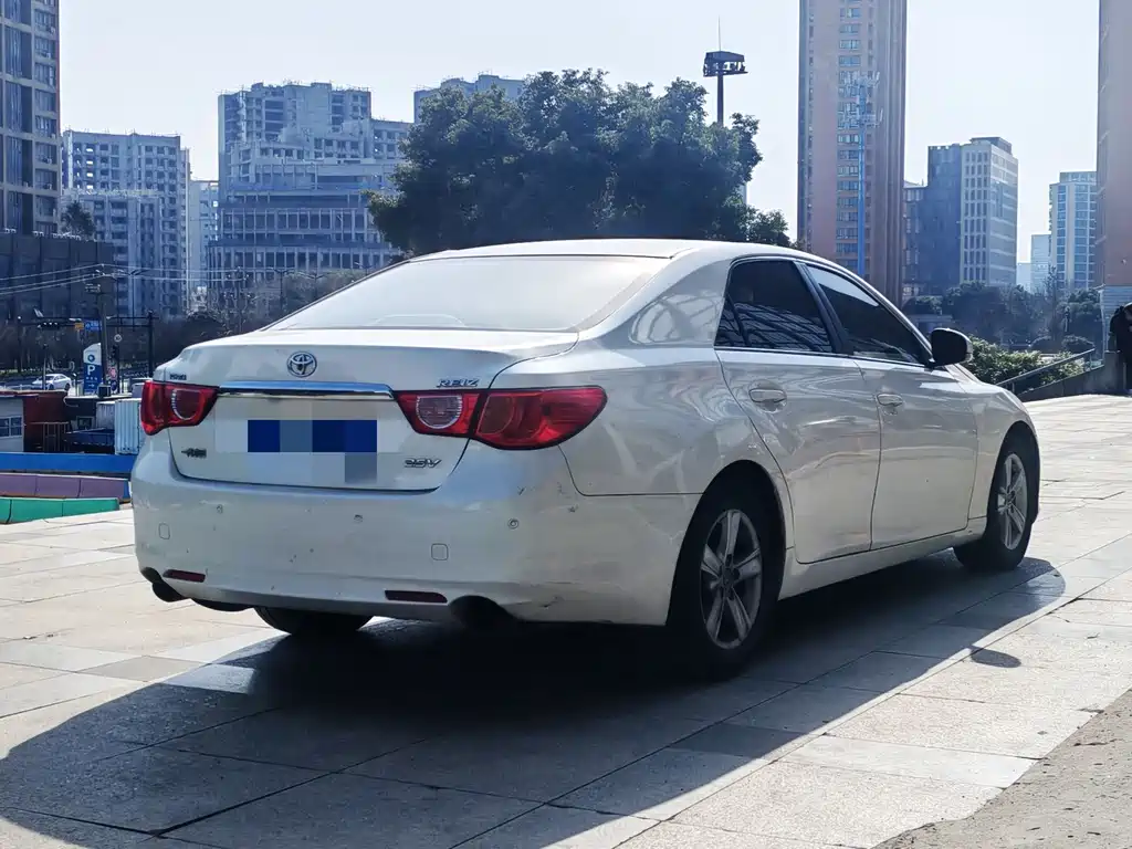Toyota Reiz 2013