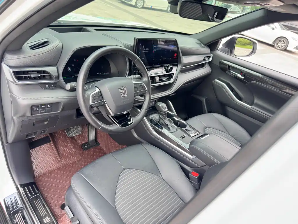 Toyota Crown Kluger 2022 — фото 12