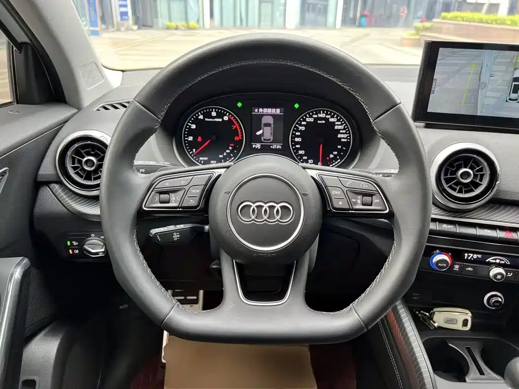 Audi Q2L 2024