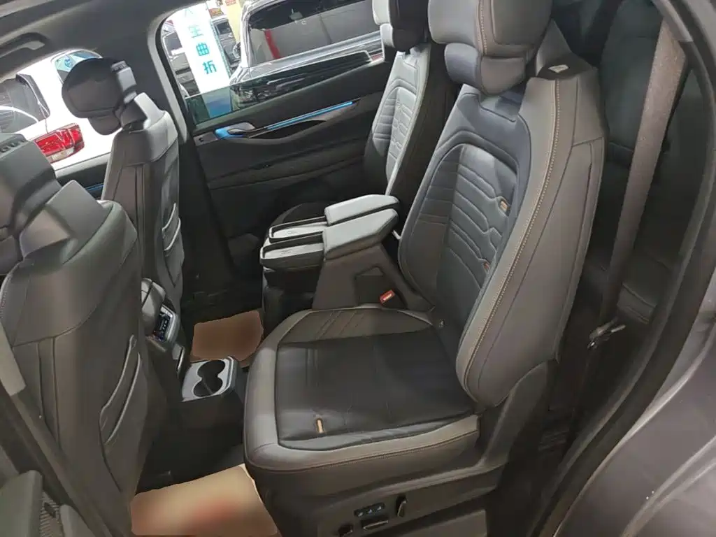 Ford Edge 2023 — фото 17