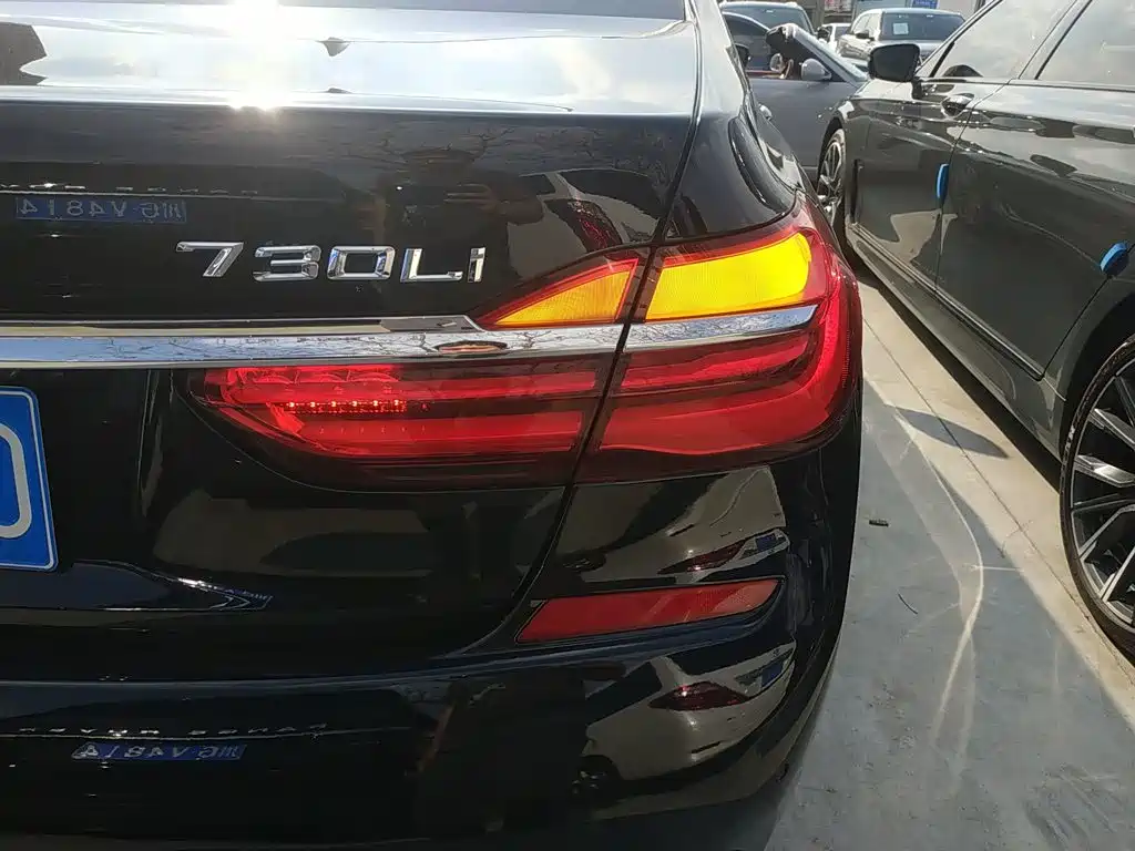 BMW 7 Series 2018 — фото 24