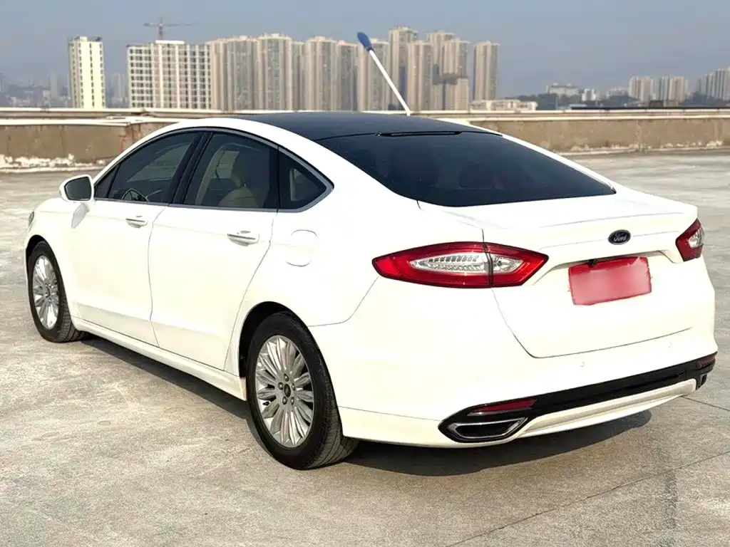 Ford Mondeo 2015 — фото 24