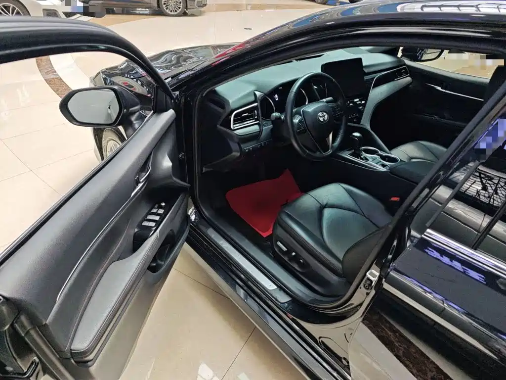 Toyota Camry 2023 — фото 16