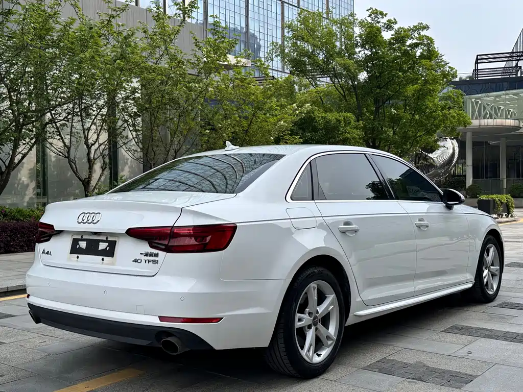 Audi A4L 2017 — фото 4