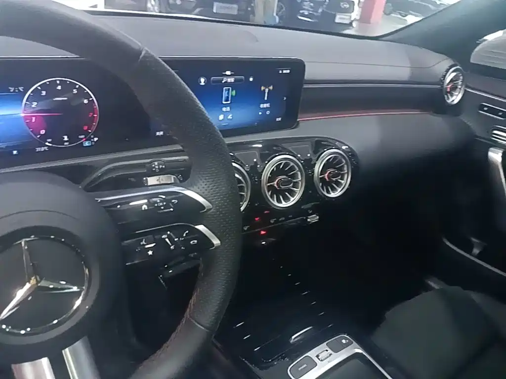 Mercedes-Benz A-Class 2025 — фото 13