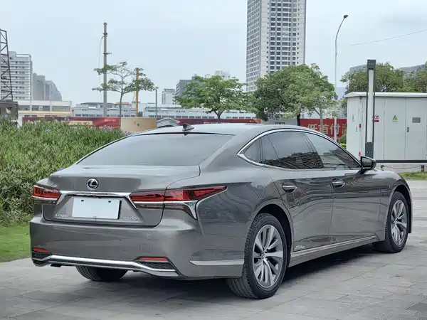 Lexus LS 2018