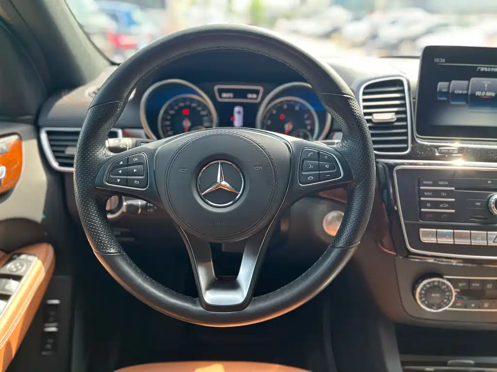 Mercedes-Benz GLS 2018 — фото 18