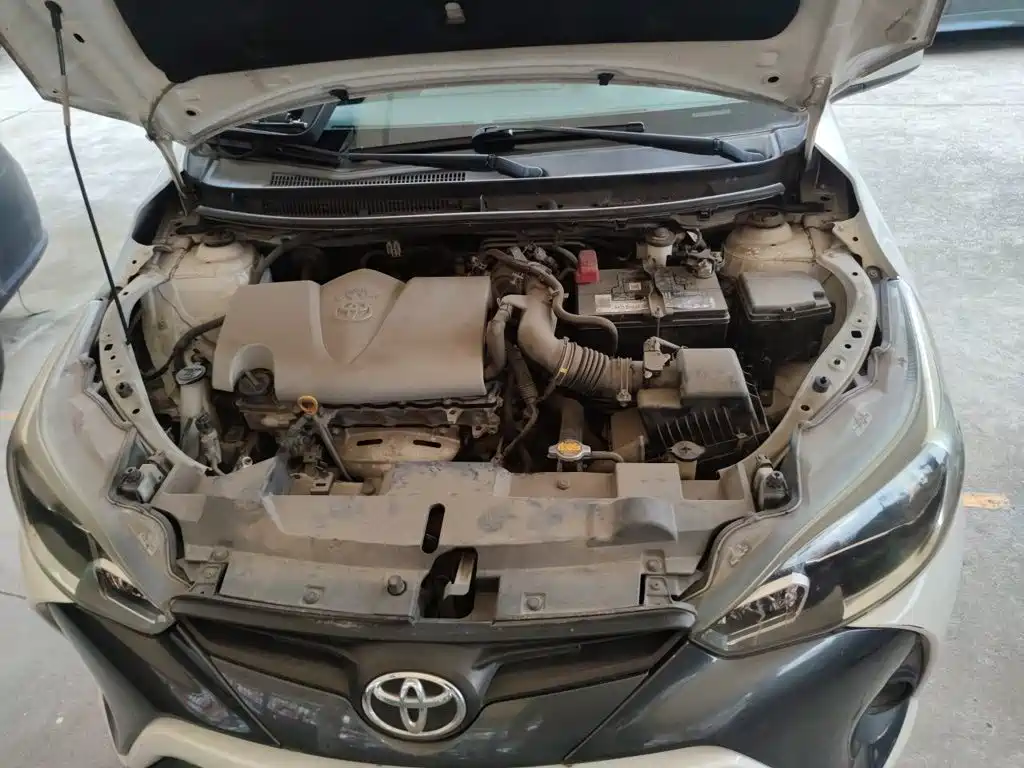 Toyota Yaris L 2017 — фото 11