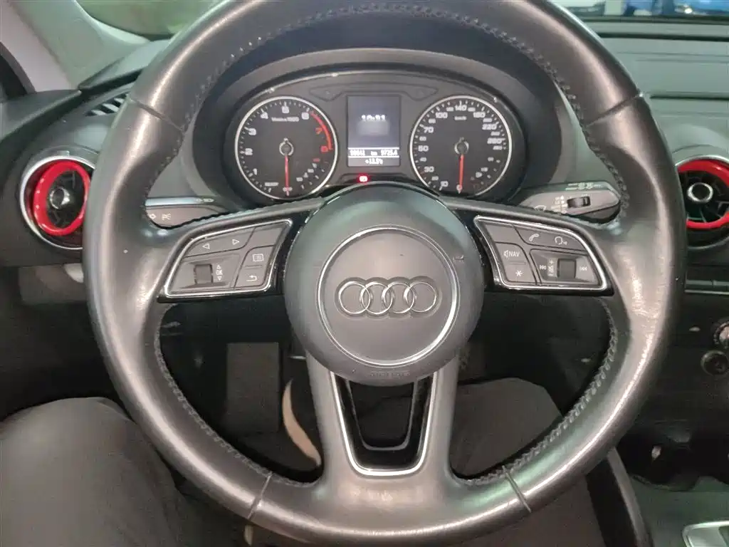 Audi A3 2018 — фото 11