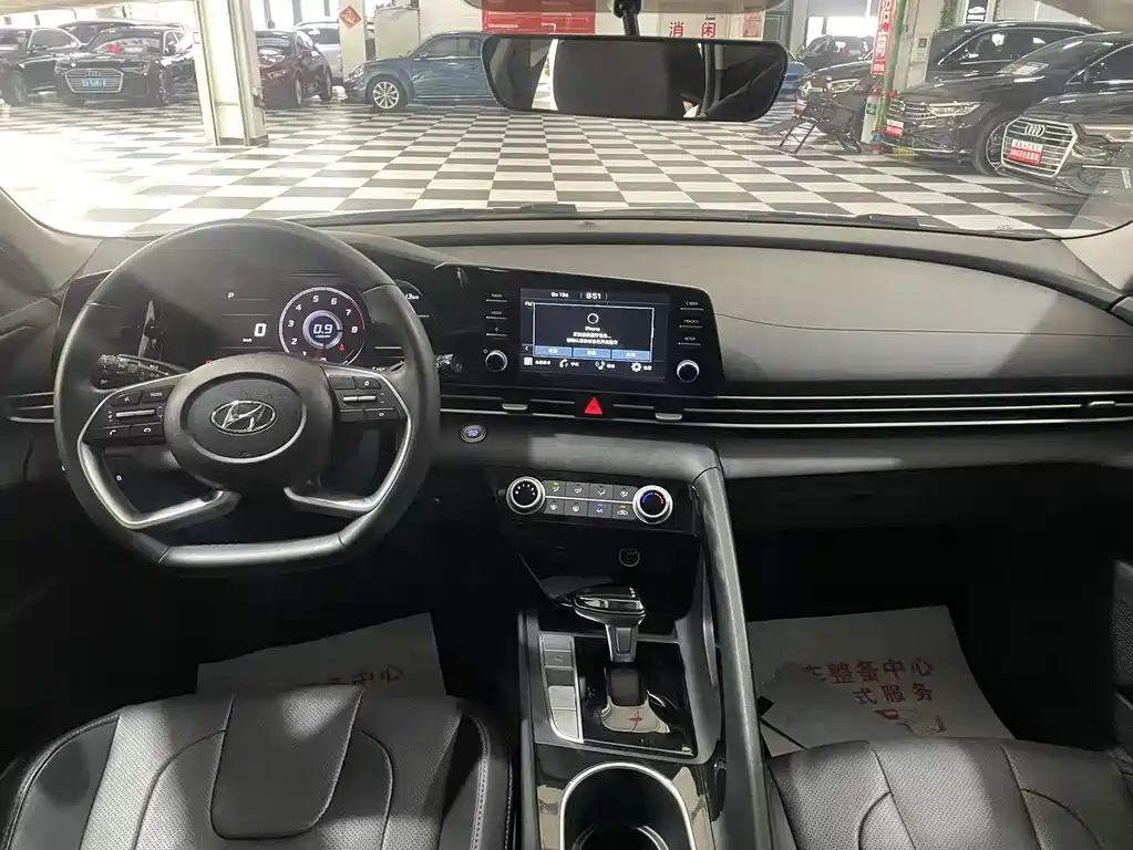 Hyundai Elantra 2023 — фото 6